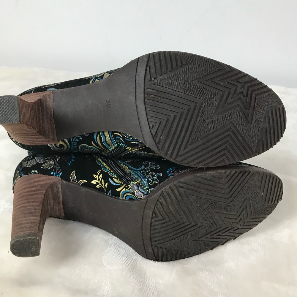 Blue and Gold Heeled Boots with Intricate Pattern - Picture 10 of 15